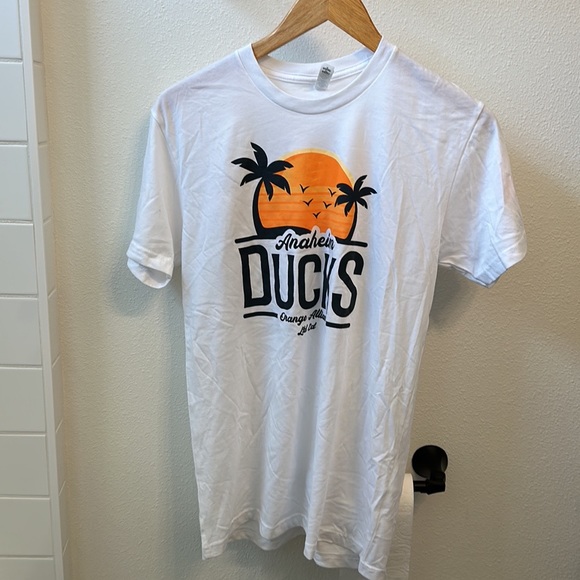 Anaheim Ducks Tshirt - Picture 1 of 7
